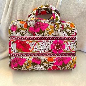 VERA BRADLEY expanding travel case